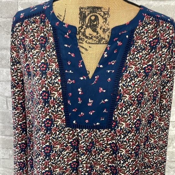 DR2 Navy Floral Print Blouse - Picture 2 of 6